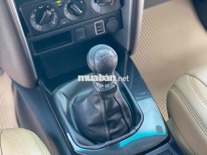 Toyota Fortuner 2019 2.4G MT Trắng 77000km