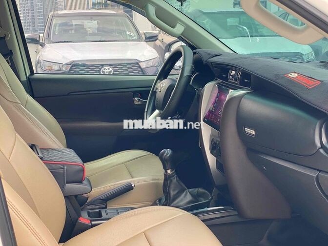 Toyota Fortuner 2019 2.4G MT Trắng 77000km