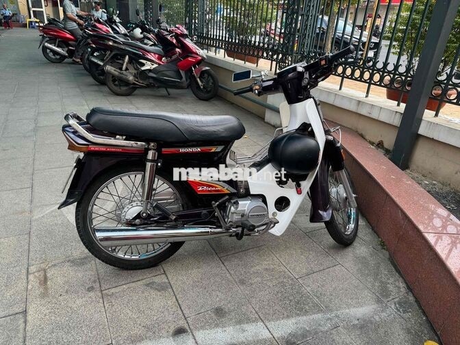Honda Dream Thái màu nho
