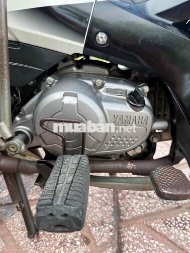 Yamaha Sirius 2018 màu trắng biển 95 xe ở mái dầm