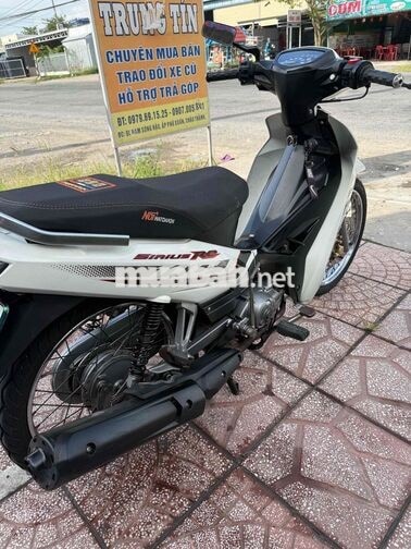Yamaha Sirius 2018 màu trắng biển 95 xe ở mái dầm