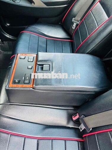 Toyota Camry 3.5Q 5 chỗ đen tự động