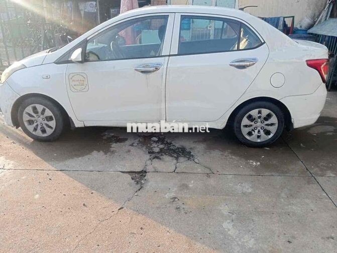 Hyundai Grand i10 5 chỗ Xăng Số sàn Trắng