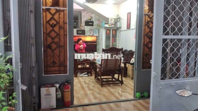 Cho thuê nhà Tạ Quang Bửu, đầy đủ nội thất