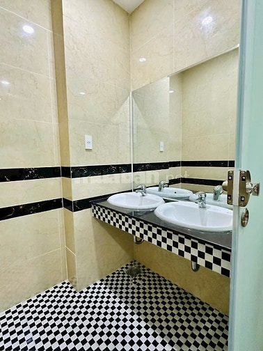 Toà Nhà MT 541 Lạc Long Quân, dt:8x21m, 7 Tầng, HDT 143 Tr/Th, 57,5tỷ