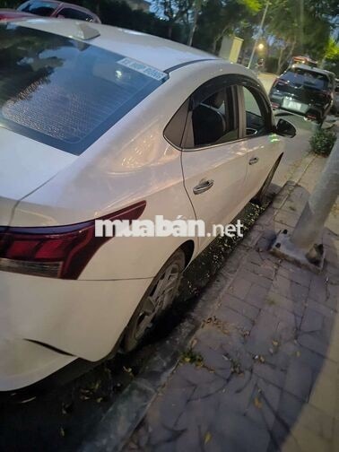 Hyundai Accent Tự động 98407 km trắng