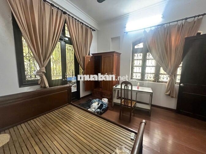 Cho thuê phòng trọ có ban công 2 cửa sổ phố Nguyên Hồng giá 3tr/tháng