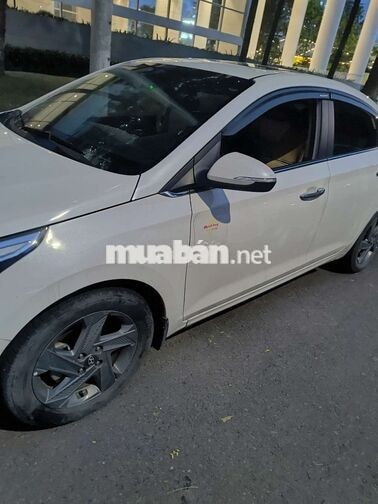Hyundai Accent Tự động 98407 km trắng
