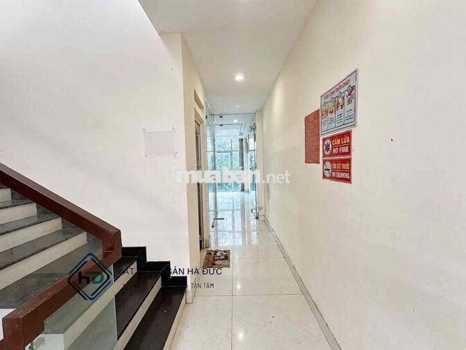 Toà nhà 5x20 có hầm để xe đường lớn gần UBND Quận 12