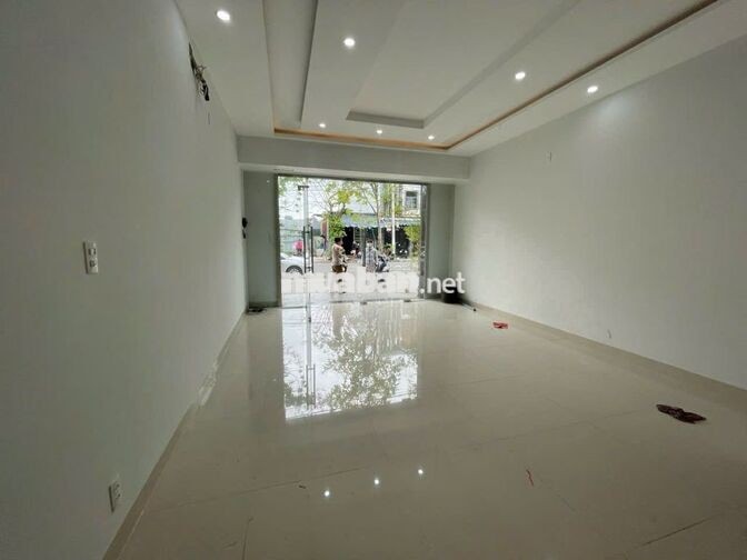 Cho thuê nhà 3 tầng MT Bùi Trang Chước, Hòa Xuân - 15tr/tháng