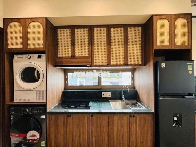 Cho thuê căn hộ 2 phòng ngủ yên tĩnh nội thất cao cấp, có ban công