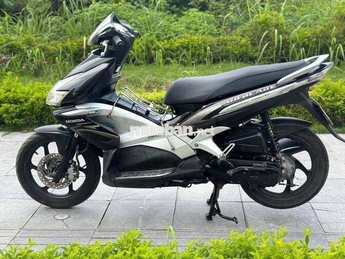 Honda Air Blade đen bạc fi tiết kiệm xăng