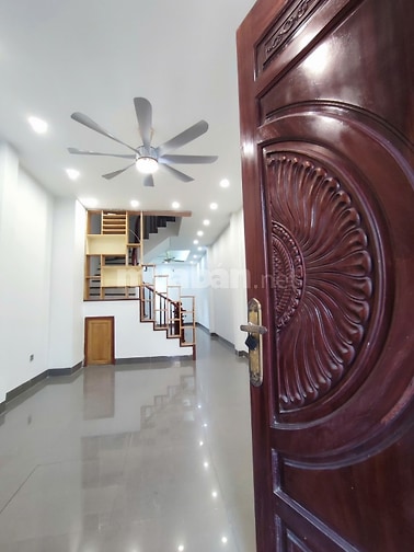 Chính chủ bán nhà 3 tầng trong ngõ phố Thạch Bàn, phường Long Biên