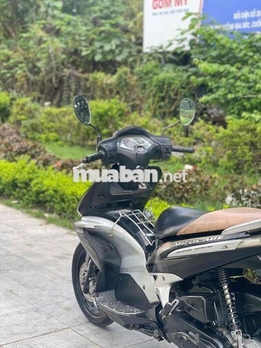 Honda Air Blade đen bạc fi tiết kiệm xăng