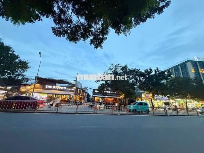 ĐÔI DIỆN AEON MALL GÓC 2 MẶT TIỀN –  BỜ BAO TÂN THẮNG - 10X33m - CẤP 4