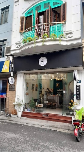 Cho thuê cửa hàng 8C Ngõ Huế, diện tích 35m2, mặt tiền 5,5m. 