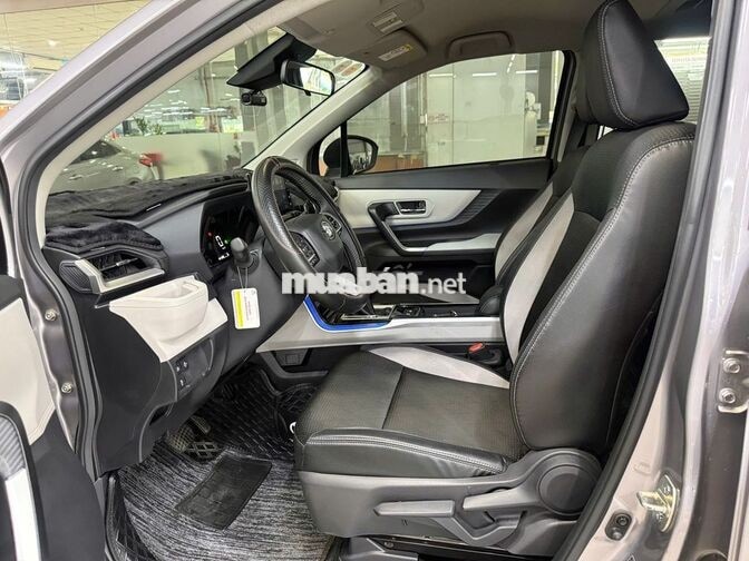 Toyota Veloz Cross 2025 Top 20.290 km Bạc