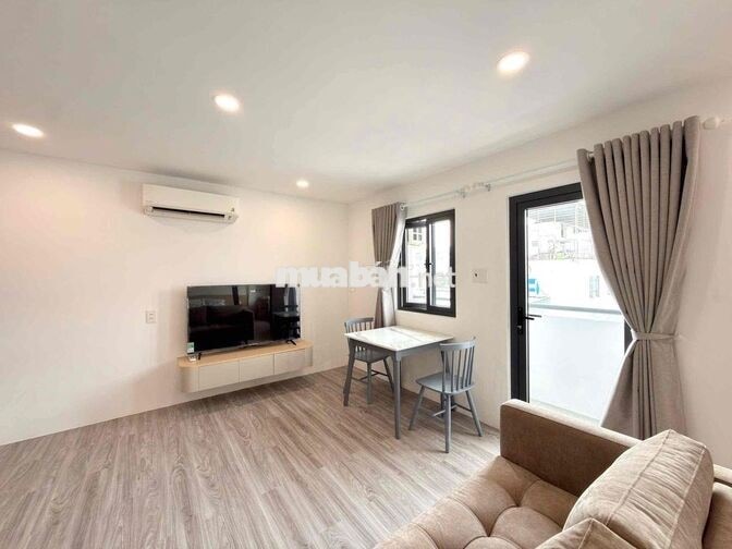 Căn hộ mini 1PN lớn 45m2 ban công Full nội thất kế cầu Nguyễn Văn Cừ