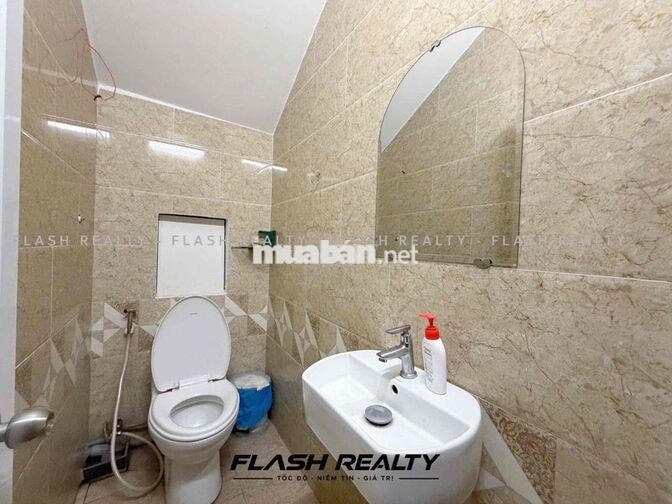 Mặt bằng mặt tiền Hoàng Sa, Tân Bình - Lối đi riêng