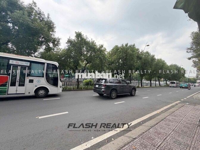 Mặt bằng mặt tiền Hoàng Sa, Tân Bình - Lối đi riêng