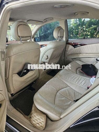 Mercedes-Benz E240 Đen 5 chỗ Tự động