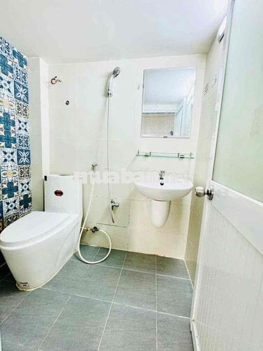 Gác cửa sổ sáng New mới kengg , Âu dương lân q8 Ngay Cầu Chữ Y giáp q5
