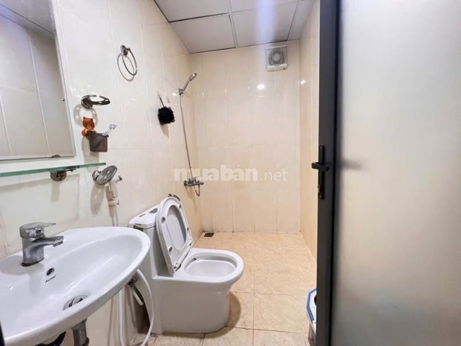 Chung cư Hoa Sen, 262 Lạc Long Quân cần cho thuê căn 2Pn giá chỉ 12tr5