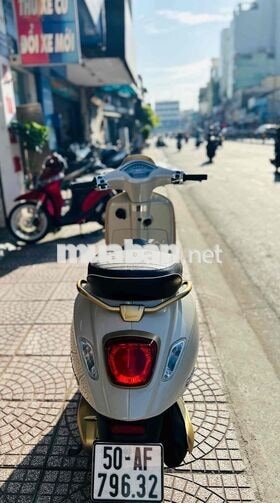 Piaggio Vespa Sprint 2022 trắng vàng