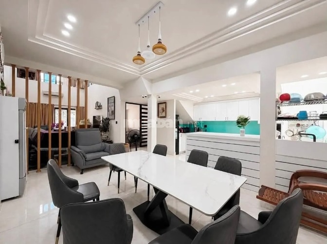 Biệt thự 3 lầu tuyệt đẹp Cao cấp mặt tiền hẻm xe hơi 6m khu VIP Lam Sơ