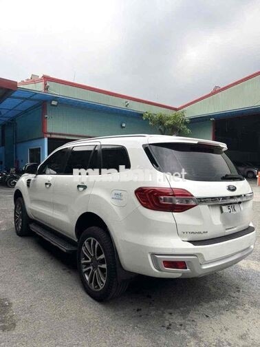 CẦN BÁN FORD EVEREST TITANIUM 2022