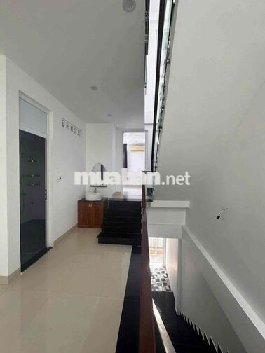nhà 3 tầng sát biển Bầu Năng 1