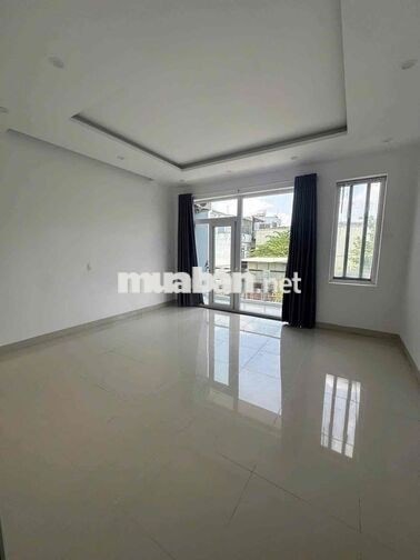nhà 3 tầng sát biển Bầu Năng 1