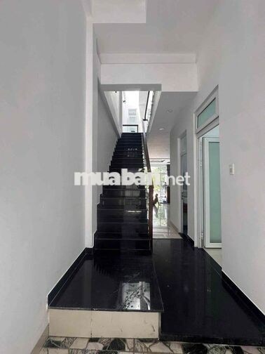 nhà 3 tầng sát biển Bầu Năng 1