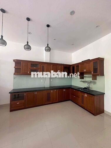 nhà 3 tầng sát biển Bầu Năng 1