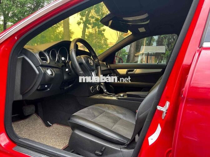 Mercedes-Benz C200 5 chỗ đỏ tự động