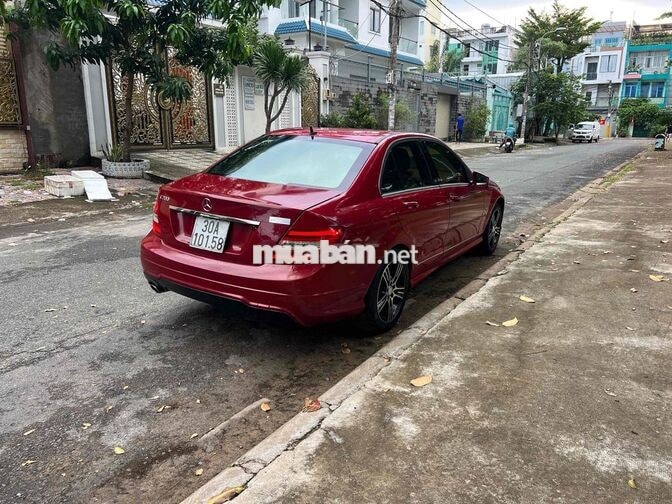 Mercedes-Benz C200 5 chỗ đỏ tự động