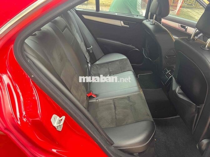 Mercedes-Benz C200 5 chỗ đỏ tự động