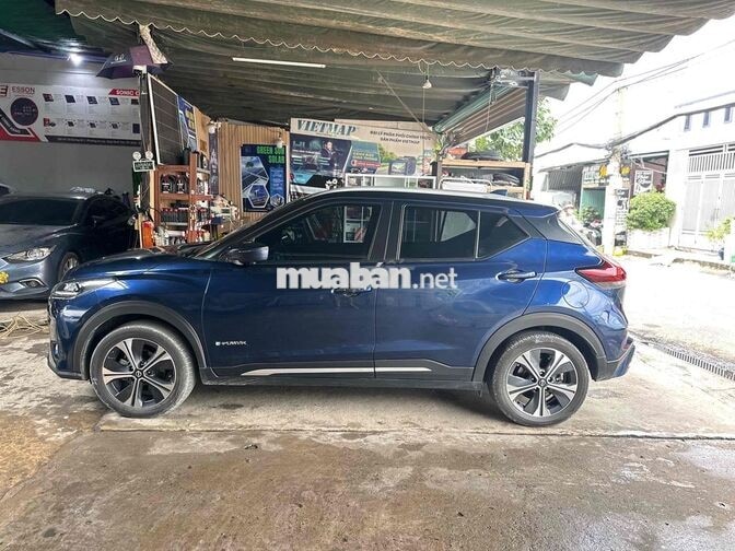 NISSAN KICKS 2023 XANH 5 CHỖ