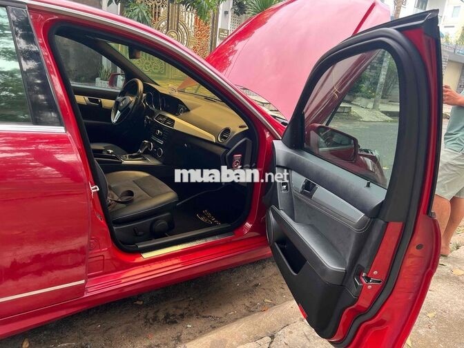 Mercedes-Benz C200 5 chỗ đỏ tự động