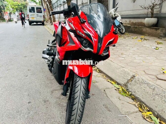 Bajaj Pulsar RS200 màu đỏ đen