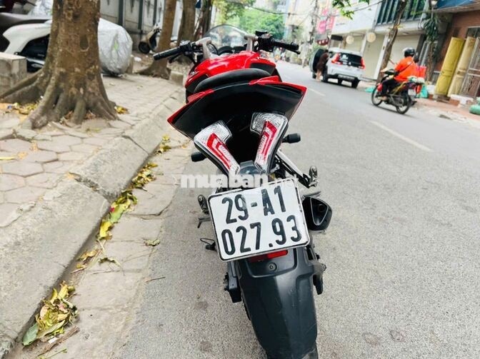 Bajaj Pulsar RS200 màu đỏ đen