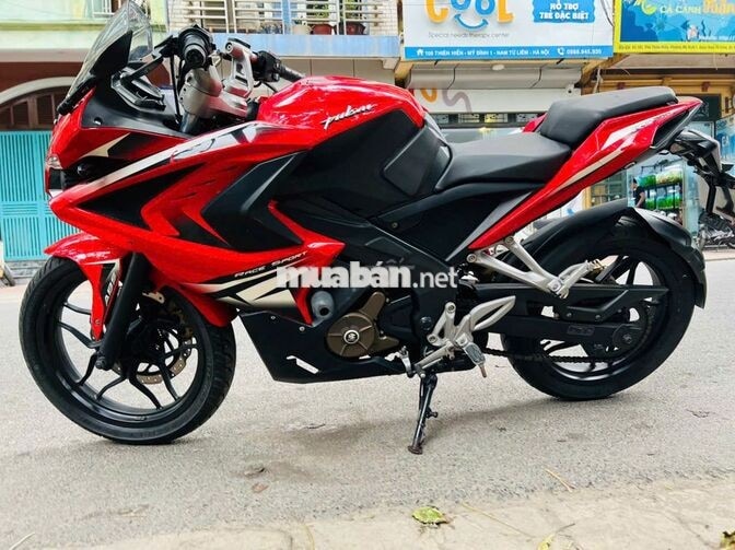Bajaj Pulsar RS200 màu đỏ đen