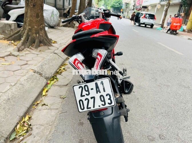 Bajaj Pulsar RS200 màu đỏ đen