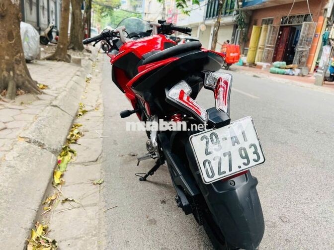 Bajaj Pulsar RS200 màu đỏ đen