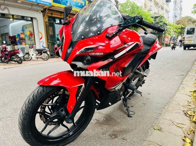 Bajaj Pulsar RS200 màu đỏ đen