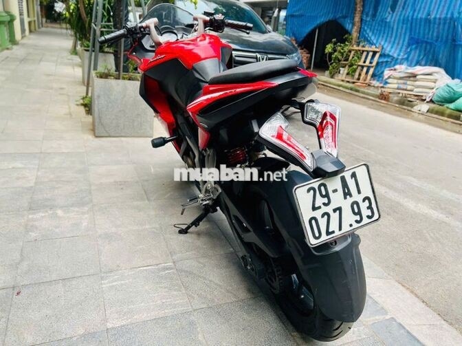 Bajaj Pulsar RS200 màu đỏ đen