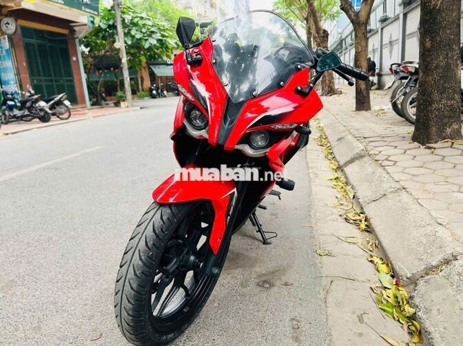 Bajaj Pulsar RS200 màu đỏ đen
