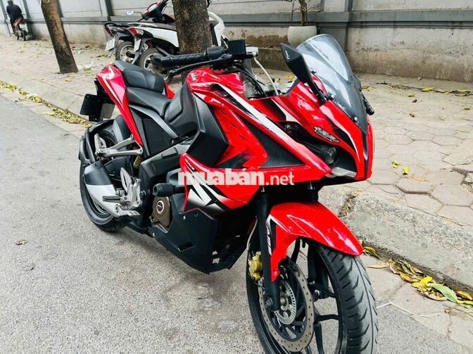 Bajaj Pulsar RS200 màu đỏ đen