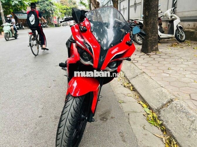 Bajaj Pulsar RS200 màu đỏ đen