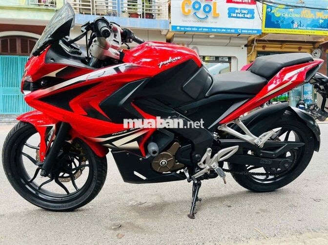 Bajaj Pulsar RS200 màu đỏ đen